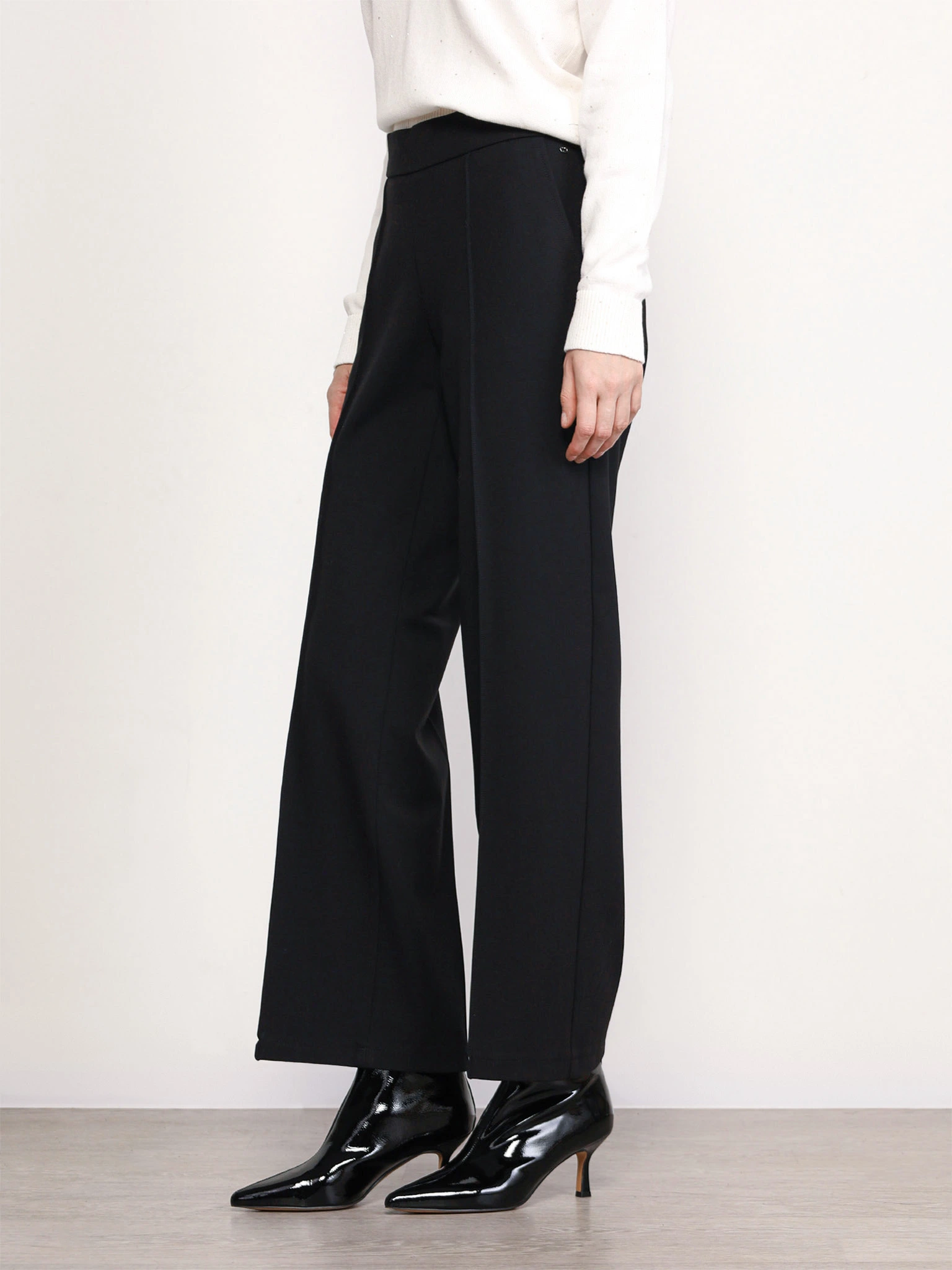 Брюки черного цвета из смесовой вискозы